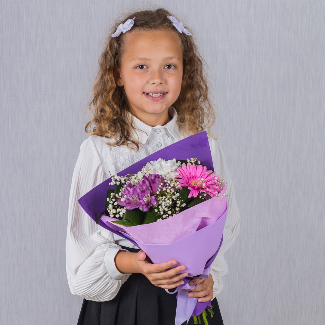 Загадка. Букет-комплимент с герберой, альстромерией и хризантемой арт. 37961