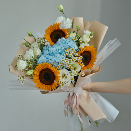 Букет с подсолнухами и гортензией арт. 84603