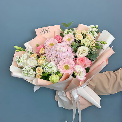 Букет с гортензией, матиолой и мини герберами 71080