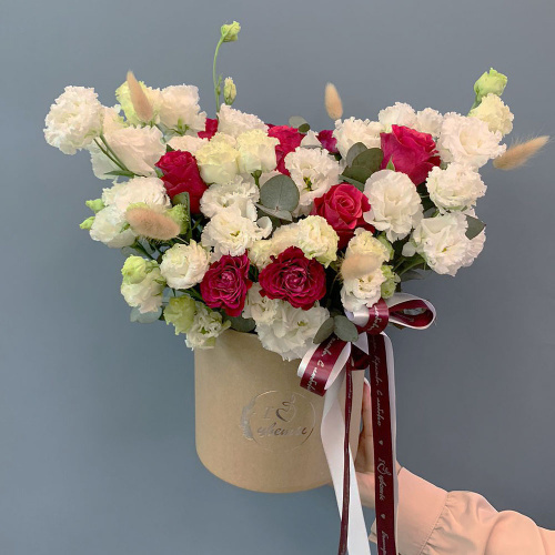 Коробка с розами и эустомой арт. 67000