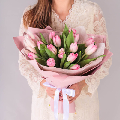 Букет из 15 розовых тюльпанов с лагурусом 59864