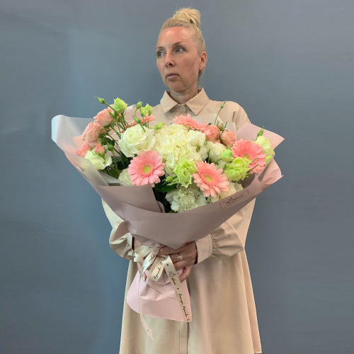 Букет с гортензией и мини герберами арт. 66828