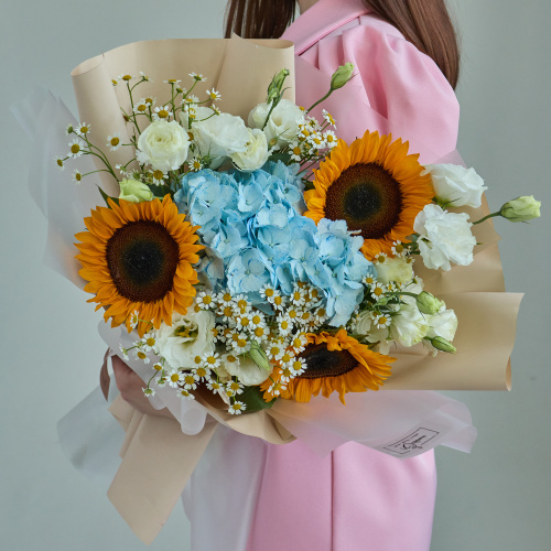 Букет с подсолнухами и гортензией арт. 84603