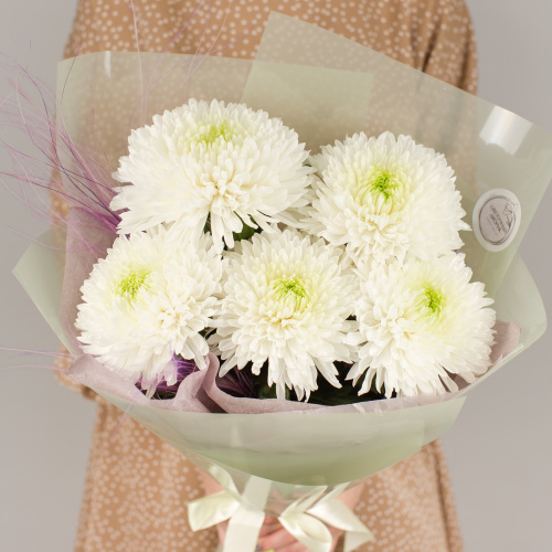 Букет из одноголовых белых хризантем с сухоцветами арт. 50443