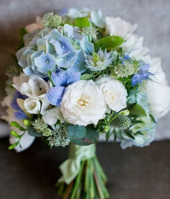 Букет невесты "Мечты сбываются" из розы эквадор, гортензии, фрезии и эустомы. 6247