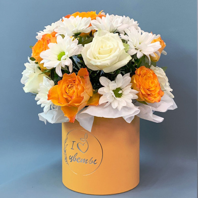 Коробка с розами и кустовой хризантемой N 66994